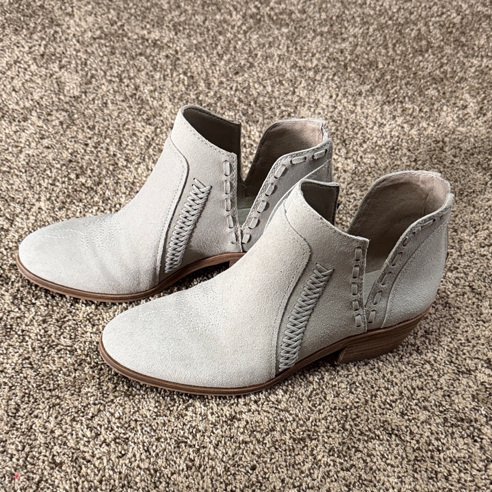 Vince Camuto Light Gray Ankle Booties
